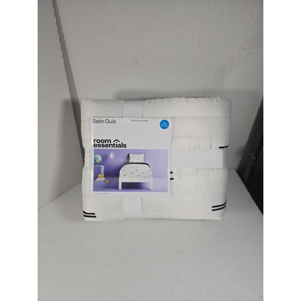 Twin/Twin Extra Long Satin Quilt White/Black - Room Essentials: Midweight